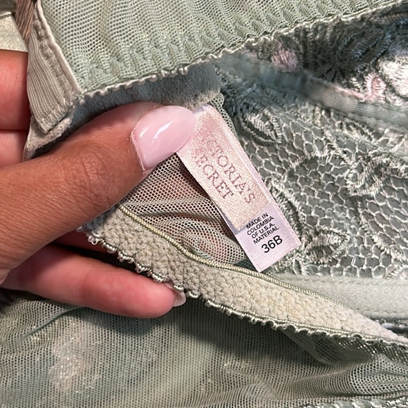 90s Vintage Victoria’s Secret Lingerie Set - Picture 4 of 11